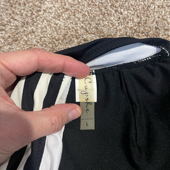 Cupshe Black One-Piece Swimsuit with Chevron Stripe Panel large Barbie - Picture 10 of 10